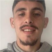 Me encanta las mates y podría dar hasta Bachillerato. Me defino como una persona buena, respetuosa y risueña.